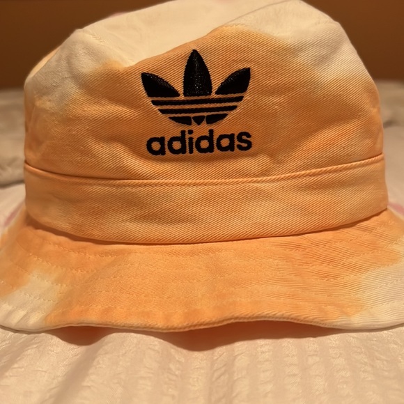 Tie-dyed Adidas bucket hat - Picture 2 of 2